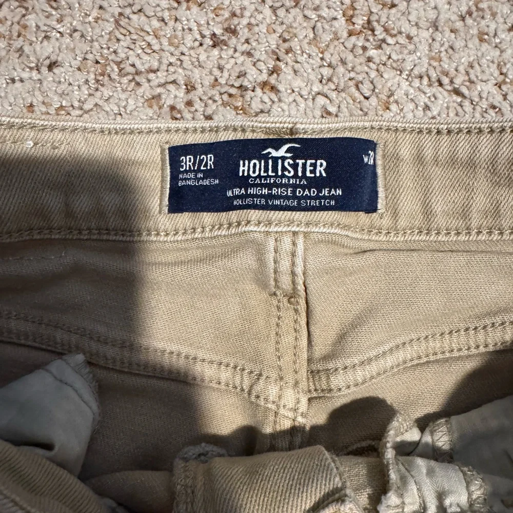 Hollister ULTRA HIGH-RISE DAD JEAN Tan - Picture 4 of 6